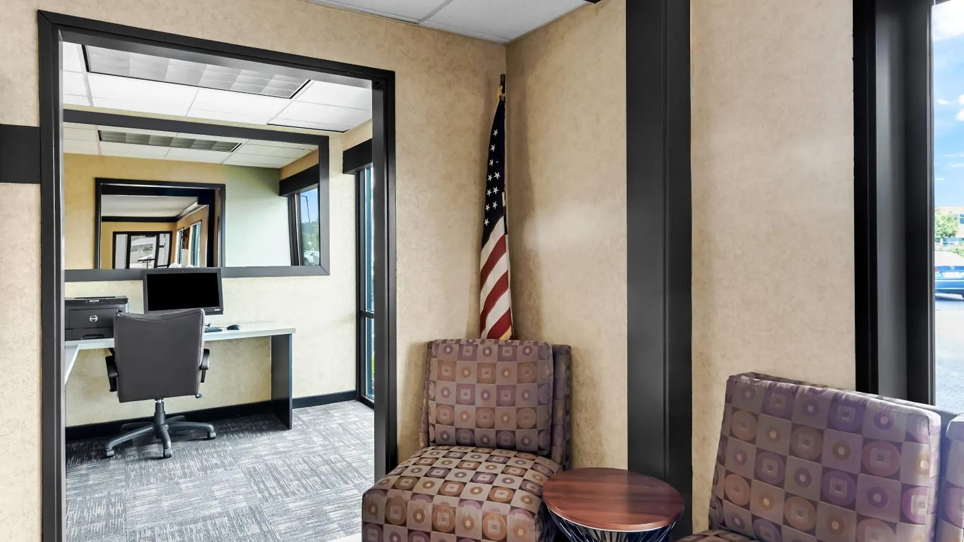 Red Lion Hotel Portland Airport 3*,