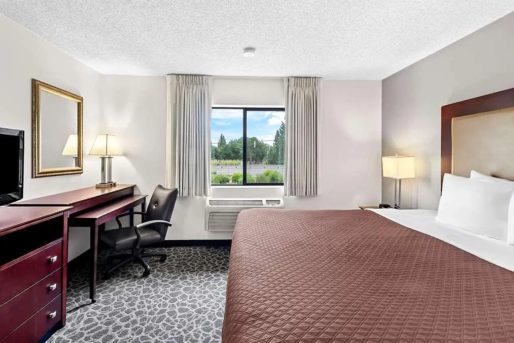 Red Lion Hotel Portland Airport 3*,